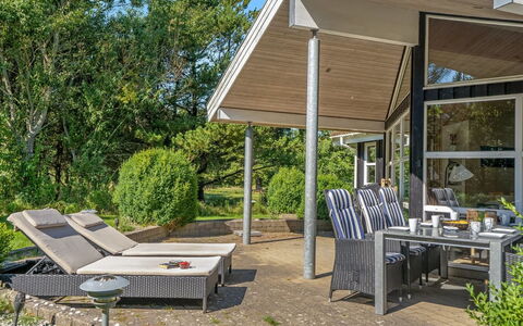 Bina - 1.9Km from the Sea: Meubilair, Buitenmeubels, Stoel, Veranda, Schaduw, Land Lot, Tuin, Groundcover, Outdoor Structuur, Patio