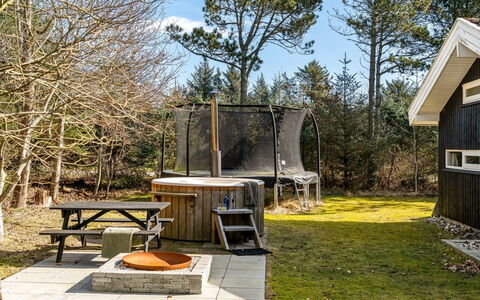 Akka - 2Km from the Sea: Hout, Tuin, Backyard, Schaduw, Werf, Landscaping, Garden Gebouwen, Ontwerp, Schuur, Outdoor Structuur