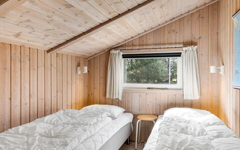 Akka - 2Km from the Sea: Hout, Slaapkamer, Huis, Bed, Bedding, Laken, Verblijf, Hardwood, Plank, Beits
