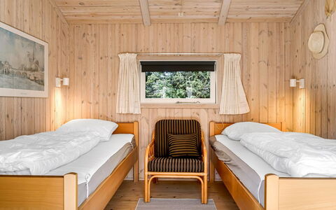 Akka - 2Km from the Sea: Bed, Slaapkamer, Interieur Ontwerp, Hout, Laken, Meubilair, Bedding, Verdieping, Plafond, Flooring