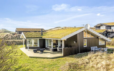 Bovi - 300M from the Sea: Hout, Huis, Veranda, Dek, Hardwood, Dak, Beits, Houten Vloer, Eco Hotel