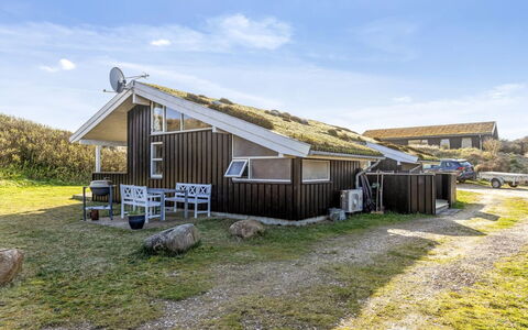 Bovi - 300M from the Sea: Hout, Huis, Veranda, Dek, Hardwood, Dak, Beits, Houten Vloer, Eco Hotel