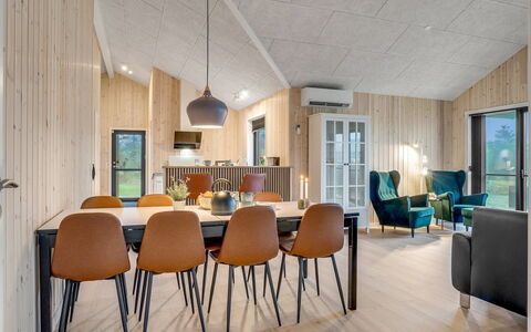 Carla - 1.5Km from the Sea: Hout, Interieur Ontwerp, Plafond, Flooring, Verdieping, Meubilair, Houten Vloer, Woonkamer, Kamer, Hardwood