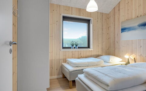 Carla - 1.5Km from the Sea: Hout, Slaapkamer, Huis, Bed, Bedding, Laken, Bed Frame, Hardwood, Ijskap, Plank
