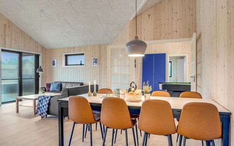 Carla - 1.5Km from the Sea: Hout, Huis, Plafond, Verblijf, Keuken En Eettafel, Hardwood, Woonkamer, Plank, Stoel, Beits
