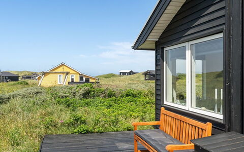 Dila - 150M from the Sea: Huis, Huis, Deur, Dak, Verblijf, Landgoed, Tuin, Schaduw, Siding, Werf