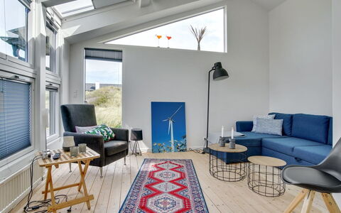 Dila - 150M from the Sea: Huis, Huis, Deur, Dak, Verblijf, Landgoed, Tuin, Schaduw, Siding, Werf