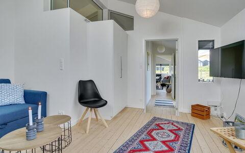 Dila - 150M from the Sea: Huis, Huis, Deur, Dak, Verblijf, Landgoed, Tuin, Schaduw, Siding, Werf