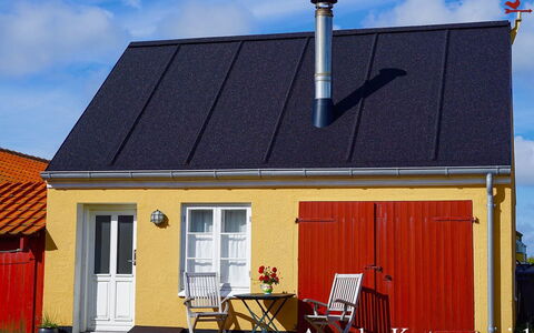 Elle - 50M from the Sea: Dak, Huis, Land Lot, Huis, Verblijf, Landgoed, Garden Gebouwen, Schaduw, Blokhut, Landscaping