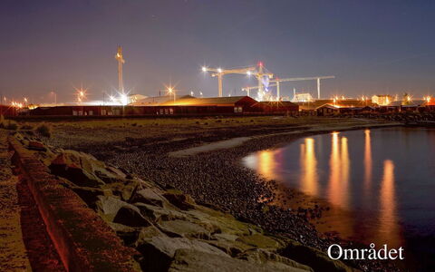 Elle - 50M from the Sea: Dak, Huis, Land Lot, Huis, Verblijf, Landgoed, Garden Gebouwen, Schaduw, Blokhut, Landscaping
