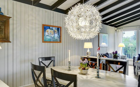 Claudette - 1Km from the Sea: Interieur Ontwerp, Meubilair, Kroonluchter, Lichte Inrichting, Plafond, Hout, Eetkamer, Verlichting, Flooring, Tafel