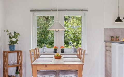 Merit - 800M from the Sea: Meubilair, Interieur Ontwerp, Flooring, Verdieping, Tafel, Stoel, Eetkamer, Hout, Keuken En Eettafel, Lichte Inrichting