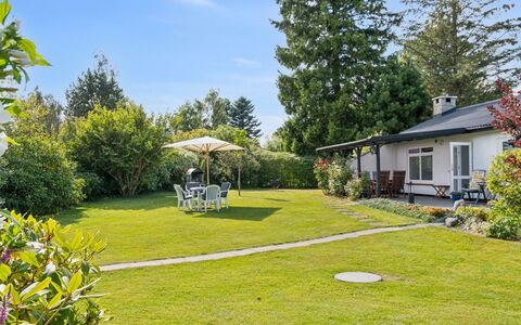 Merit - 800M from the Sea: Gras, Struik, Huis, Tuin, Verblijf, Land Lot, Gazon, Huis, Groundcover