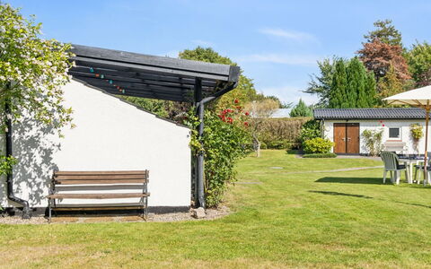 Merit - 800M from the Sea: Gras, Struik, Tuin, Land Lot, Dak, Schaduw, Groundcover, Gazon, Landscaping