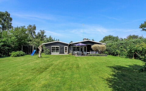 Henryk - 500M from the Sea: Dak, Land Lot, Verblijf, Huis, Landelijk Gebied, Schuur, Siding, Garden Gebouwen, Blokhut, Hut