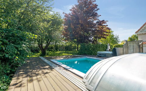 Thorward - 1.5Km from the Sea: Dak, Huis, Deur, Verblijf, Schaduw, Siding, Werf, Landgoed, Backyard