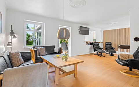 Thorward - 1.5Km from the Sea: Meubilair, Interieur Ontwerp, Flooring, Verdieping, Bankstel, Hout, Plafond, Woonkamer, Kamer, Stoel
