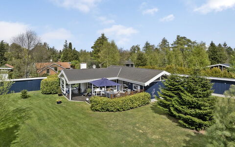 Frithlef - 900M from the Sea: Dak, Huis, Huis, Verblijf, Siding, Landgoed, Oprit, Garden Gebouwen, Werf, Schuur