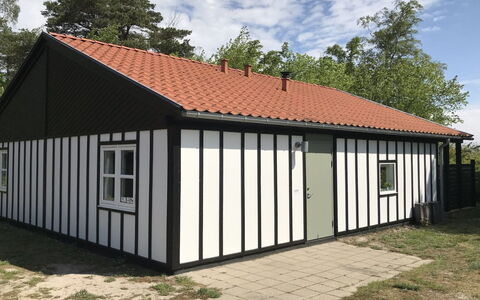 Torsten - 30M from the Sea: Dak, Huis, Land Lot, Huis, Verblijf, Landgoed, Garden Gebouwen, Schaduw, Blokhut, Landscaping