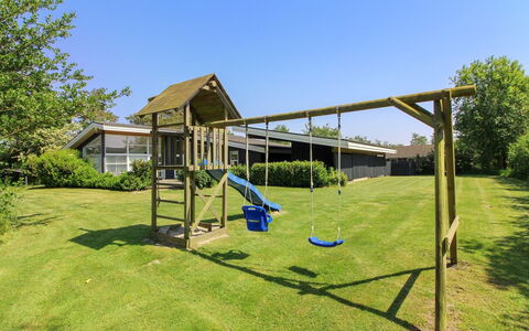Elicia - 950M from the Sea: Gras, Openbare Ruimte, Land Lot, Tuin, Dia Van De Speelplaats, Speeltoestel, Gazon, Schaduw, Backyard