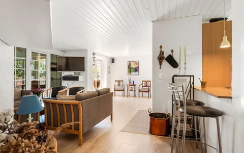 Taralyn - 1.3Km from the Sea: Dak, Huis, Deur, Verblijf, Schaduw, Siding, Werf, Landgoed, Backyard