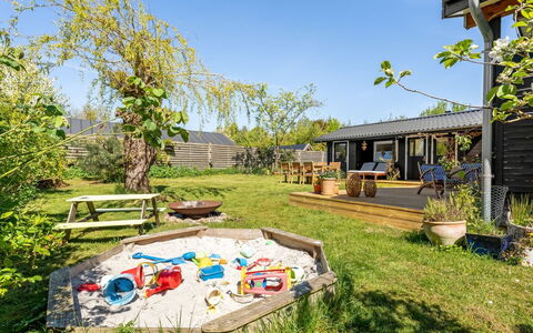 Erke - 370M from the Sea: Tuin, Land Lot, Backyard, Schaduw, Gazon, Verblijf, Werf, Landscaping, Garden Gebouwen, Eco Hotel