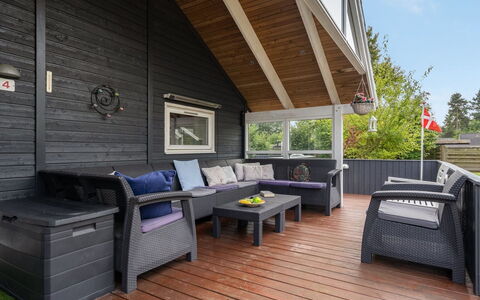 Zelda - 300M from the Sea: Dak, Land Lot, Verblijf, Huis, Landelijk Gebied, Schuur, Siding, Garden Gebouwen, Blokhut, Hut