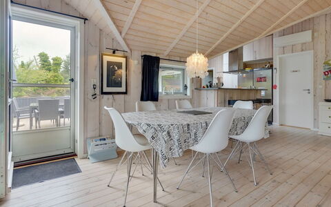Zelda - 300M from the Sea: Dak, Land Lot, Verblijf, Huis, Landelijk Gebied, Schuur, Siding, Garden Gebouwen, Blokhut, Hut
