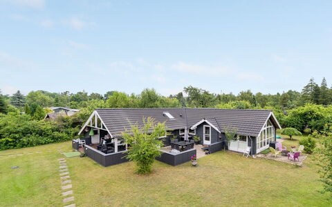 Zelda - 300M from the Sea: Dak, Land Lot, Verblijf, Huis, Landelijk Gebied, Schuur, Siding, Garden Gebouwen, Blokhut, Hut