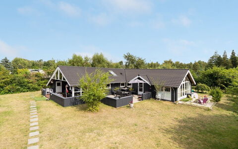 Zelda - 300M from the Sea: Dak, Land Lot, Verblijf, Huis, Landelijk Gebied, Schuur, Siding, Garden Gebouwen, Blokhut, Hut
