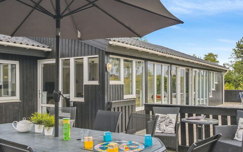 Hallveig - 1.1Km from the Sea: Hout, Buitenmeubels, Meubilair, Stoel, Buitentafel, Schaduw, Veranda, Dek, Keuken En Eettafel, Patio