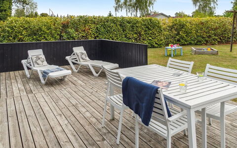 Hallveig - 1.1Km from the Sea: Dak, Huis, Deur, Verblijf, Schaduw, Siding, Werf, Landgoed, Backyard