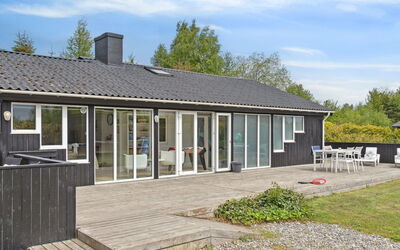 Hallveig - 1.1Km from the Sea
