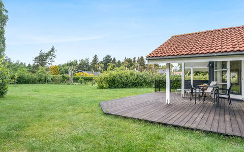 Brynhild - 400M from the Sea: Gras, Huis, Dak, Huis, Verblijf, Struik, Land Lot, Landelijk Gebied, Boerderij, Groundcover