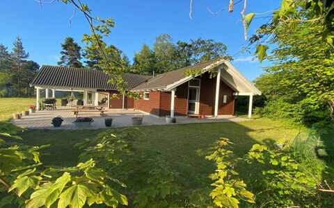 Hegge - 300M from the Sea: Huis, Huis, Deur, Dak, Verblijf, Landgoed, Tuin, Schaduw, Siding, Werf
