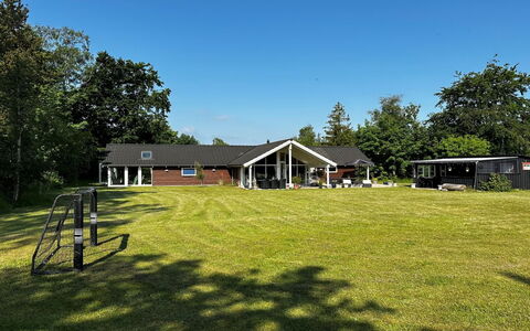Hegge - 300M from the Sea: Huis, Huis, Deur, Dak, Verblijf, Landgoed, Tuin, Schaduw, Siding, Werf