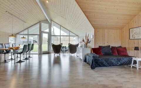 Hegge - 300M from the Sea: Huis, Huis, Deur, Dak, Verblijf, Landgoed, Tuin, Schaduw, Siding, Werf