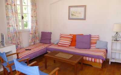 Hameau la Madrague 240.4: Meubilair, Kamer, Eigendom, Verdieping, Interieur Ontwerp, Tafel, Huis, Gebouw, Woonkamer, Hardwood