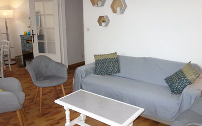 Hameau la Madrague 240.22: Kamer, Meubilair, Eigendom, Woonkamer, Tafel, Koffietafel, Verdieping, Interieur Ontwerp, Huis, Bankstel