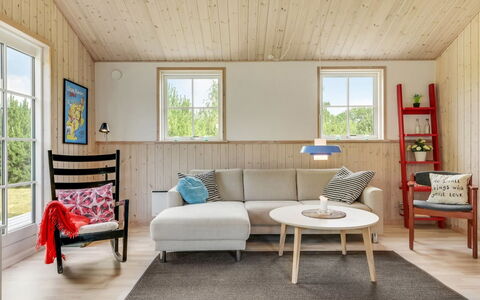 Finwith - 1.5Km from the Sea: Meubilair, Interieur Ontwerp, Stoel, Flooring, Tafel, Toevlucht, Verdieping, Plafond, Kamer, Eco Hotel