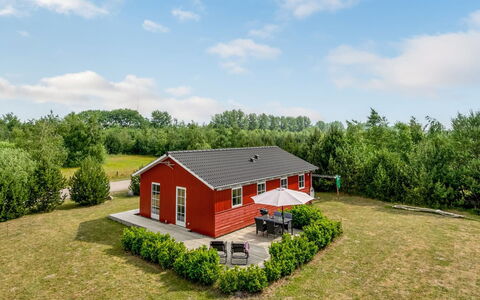 Finwith - 1.5Km from the Sea: Meubilair, Interieur Ontwerp, Stoel, Flooring, Tafel, Toevlucht, Verdieping, Plafond, Kamer, Eco Hotel