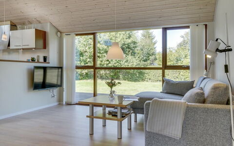Biaver - 350M from the Sea: Meubilair, Interieur Ontwerp, Flooring, Verdieping, Hout, Plafond, Bankstel, Kamer, Lichte Inrichting, Woonkamer