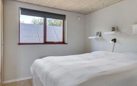 Biaver - 350M from the Sea: Muur, Interieur Ontwerp, Hout, Flooring, Plafond, Slaapkamer, Verdieping, Bed, Kamer, Laken