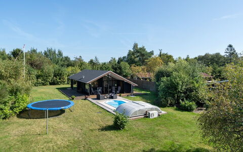 Biaver - 350M from the Sea: Dak, Huis, Verblijf, Schaduw, Gazon, Garden Gebouwen, Tuin, Vrije Tijd, Werf, Landgoed