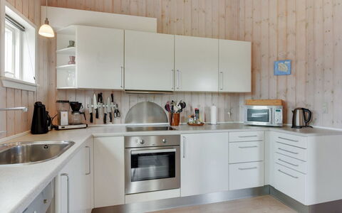 Naia - 200M from the Sea: Keuken, Toestel Van De Keuken, Countertop, Major Appliance, Cabinetry, Interieur Ontwerp, Hout, Flooring, Meubilair, Wastafel