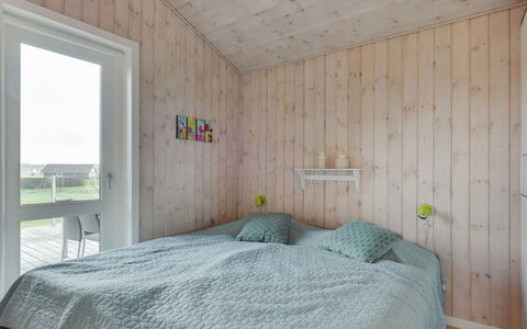 Naia - 200M from the Sea: Hout, Flooring, Slaapkamer, Verdieping, Plafond, Interieur Ontwerp, Bed, Laken, Bedding, Kamer