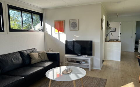 Ady - 150M from the Sea: Flooring, Interieur Ontwerp, Verdieping, Hout, Plafond, Meubilair, Kamer, Bankstel, Woonkamer, Appartement