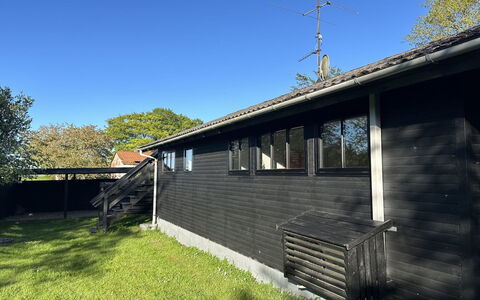 Ady - 150M from the Sea: Hout, Siding, Huis, Huis, Verblijf, Deur, Backyard, Hardwood, Schaduw, Plank