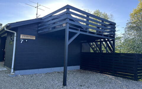 Ady - 150M from the Sea: Appartement, Schaduw, Balkon, Stoel, Hek, Buitenmeubels, Aluminium, Kunstgras