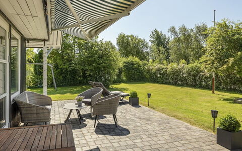 Leefke - 300M from the Sea: Meubilair, Buitenmeubels, Stoel, Schaduw, Struik, Buitentafel, Tuin, Land Lot, Huis